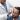 Implante capilar -especialista aplicando un tratamiento capilar en inyecciones en la línea del cabello de un paciente