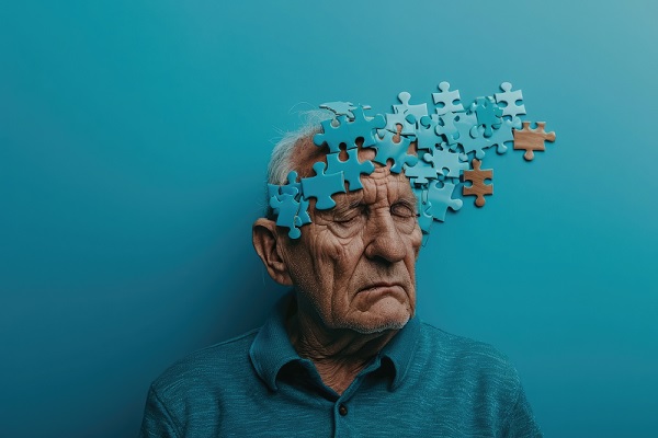 alzheimer en México - hombre adulto mayor con la mente fragmentada