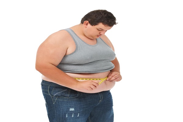 cáncer de mama en hombres - hombre con obesidad y ginecomastia, principal riesgo de cáncer de mama en hombres 